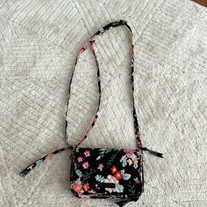 Vera Bradley crossbody with change and cellphone compartment.